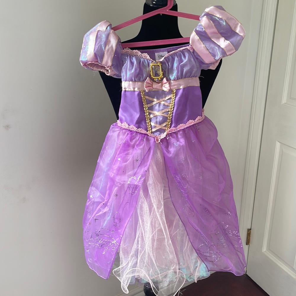 Disney Store deluxe Rapunzel Costume Dress,  Light Up Wand and hair Halloween